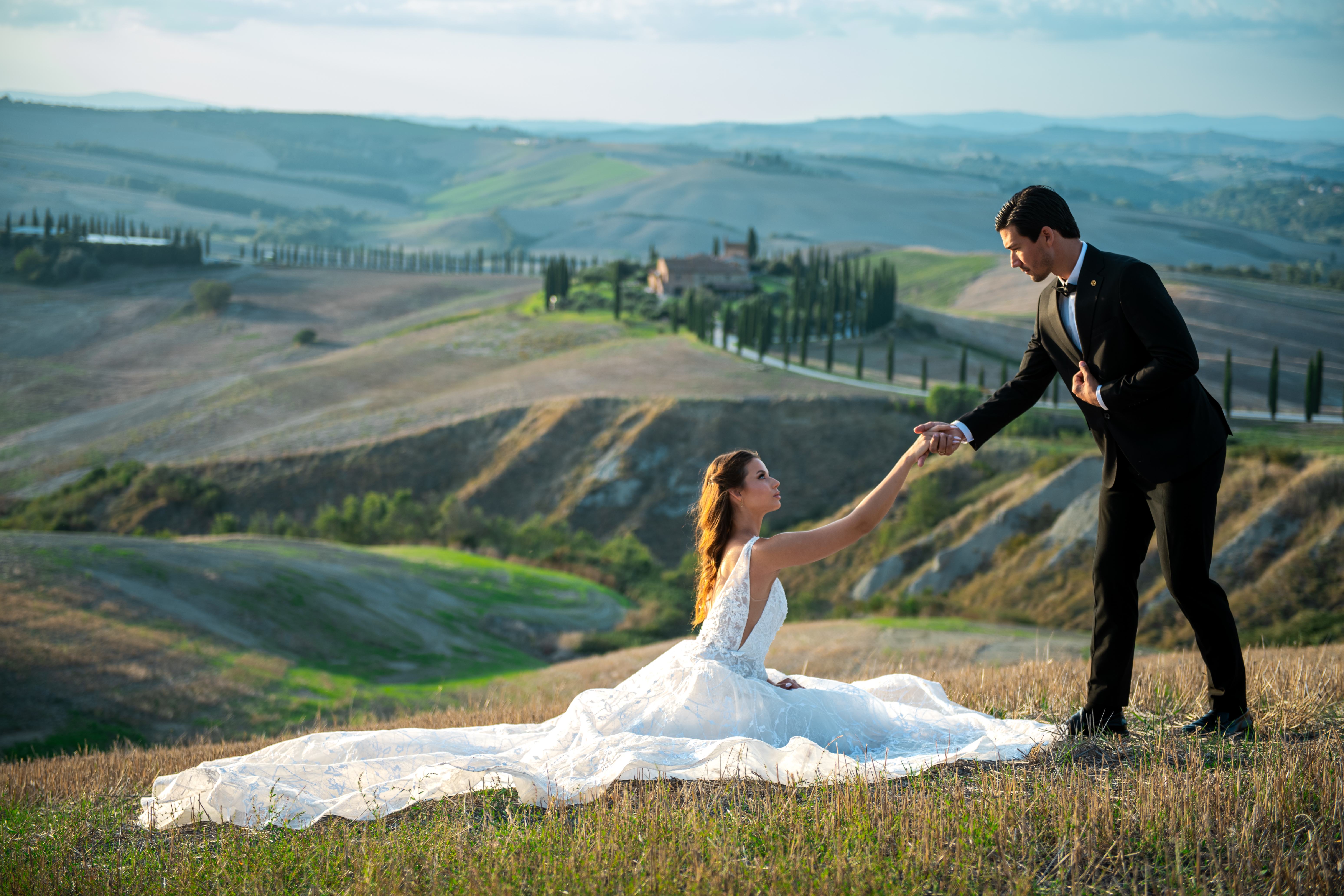 Mladenci na venčanju u Srbiji — Kevka Weddings