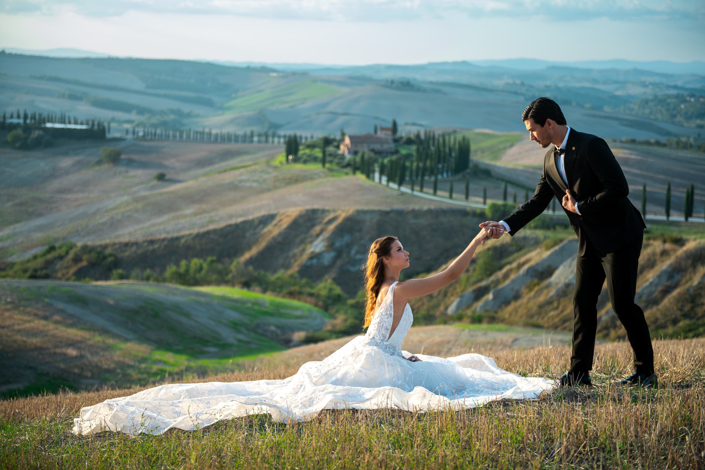 Mladenci na venčanju u Srbiji — Kevka Weddings